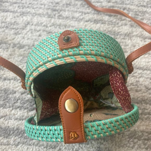 Teal green wicker crossbody circular purse - Picture 2 of 3